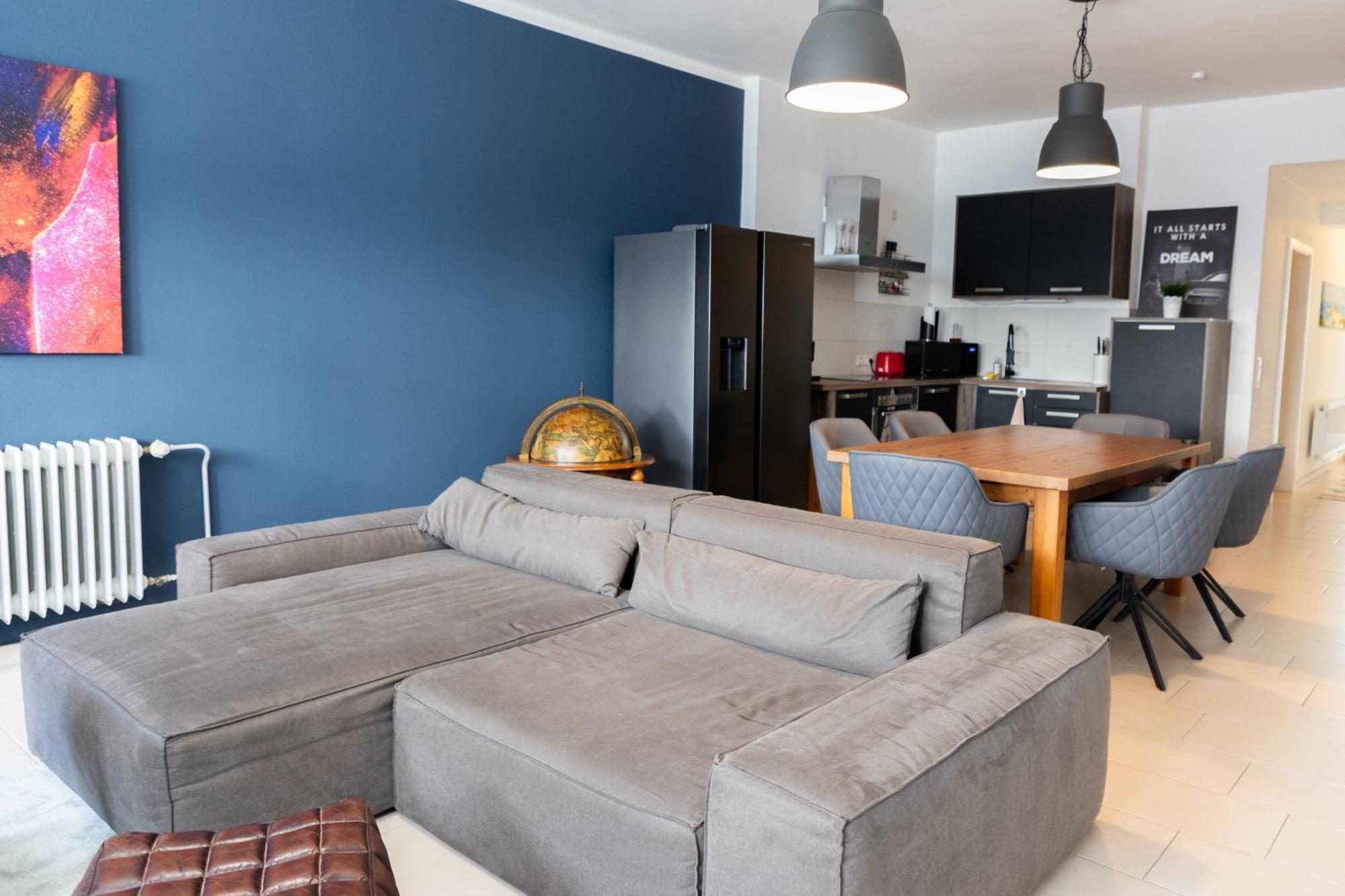 Designer Loft Center, Secured Parking, Cozy Apartment, Nuerburgring Apartment Adenau