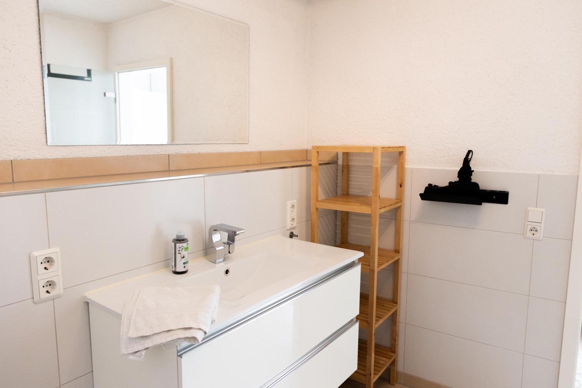 Designer Loft Center, Secured Parking, Cozy Apartment, Nuerburgring Apartment *