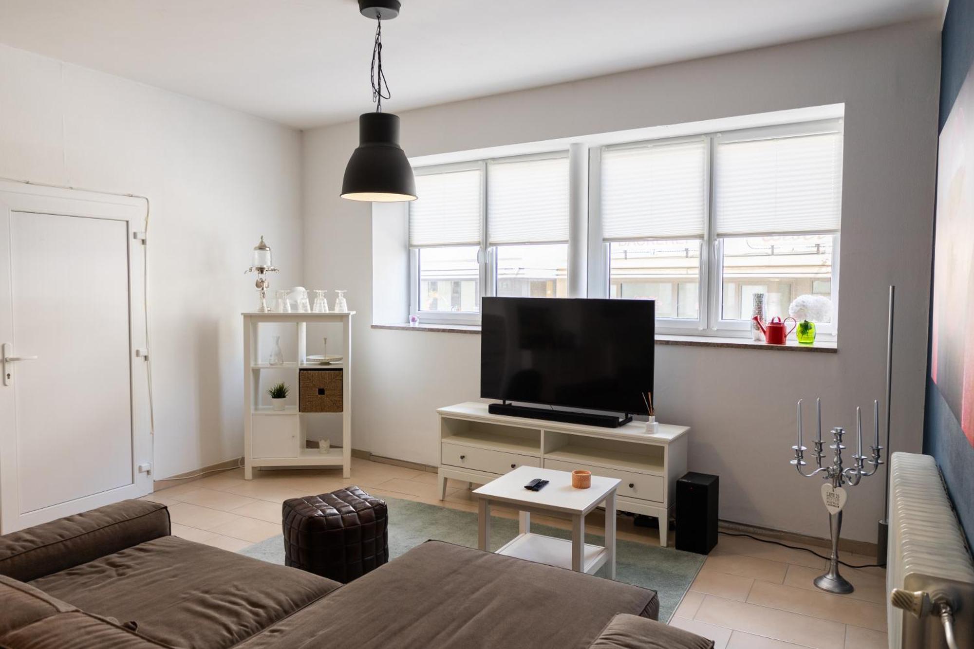 Designer Loft Center, Secured Parking, Cozy Apartment, Nuerburgring Apartment Adenau
