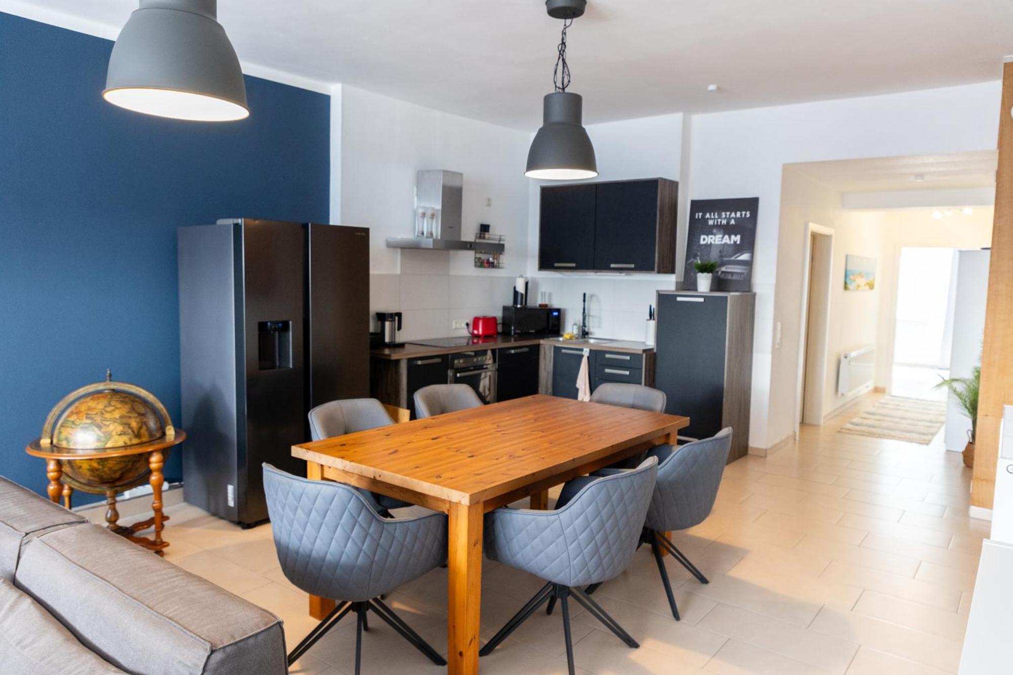 Designer Loft Center, Secured Parking, Cozy Apartment, Nuerburgring Apartment Adenau