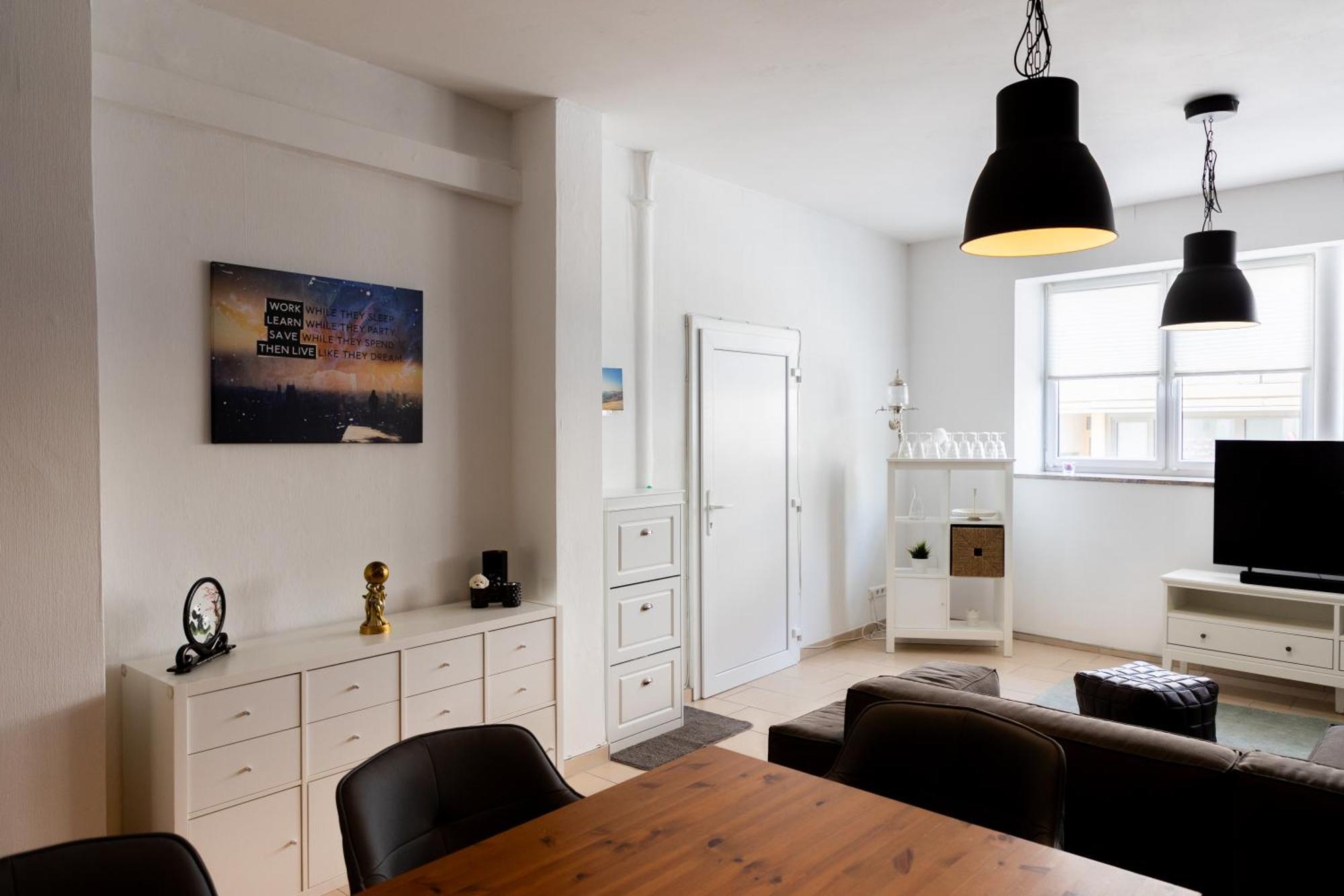 Designer Loft Center, Secured Parking, Cozy Apartment, Nuerburgring Apartment *